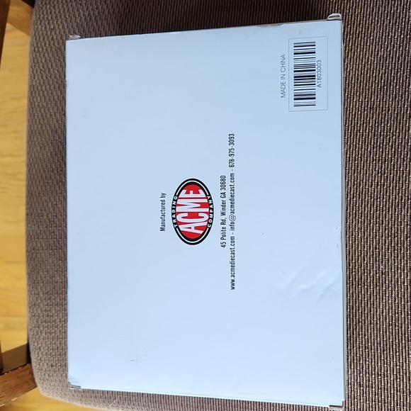 SO-CAL Speed Shop Belly Tanker 1:18 scale - Picture 13 of 16